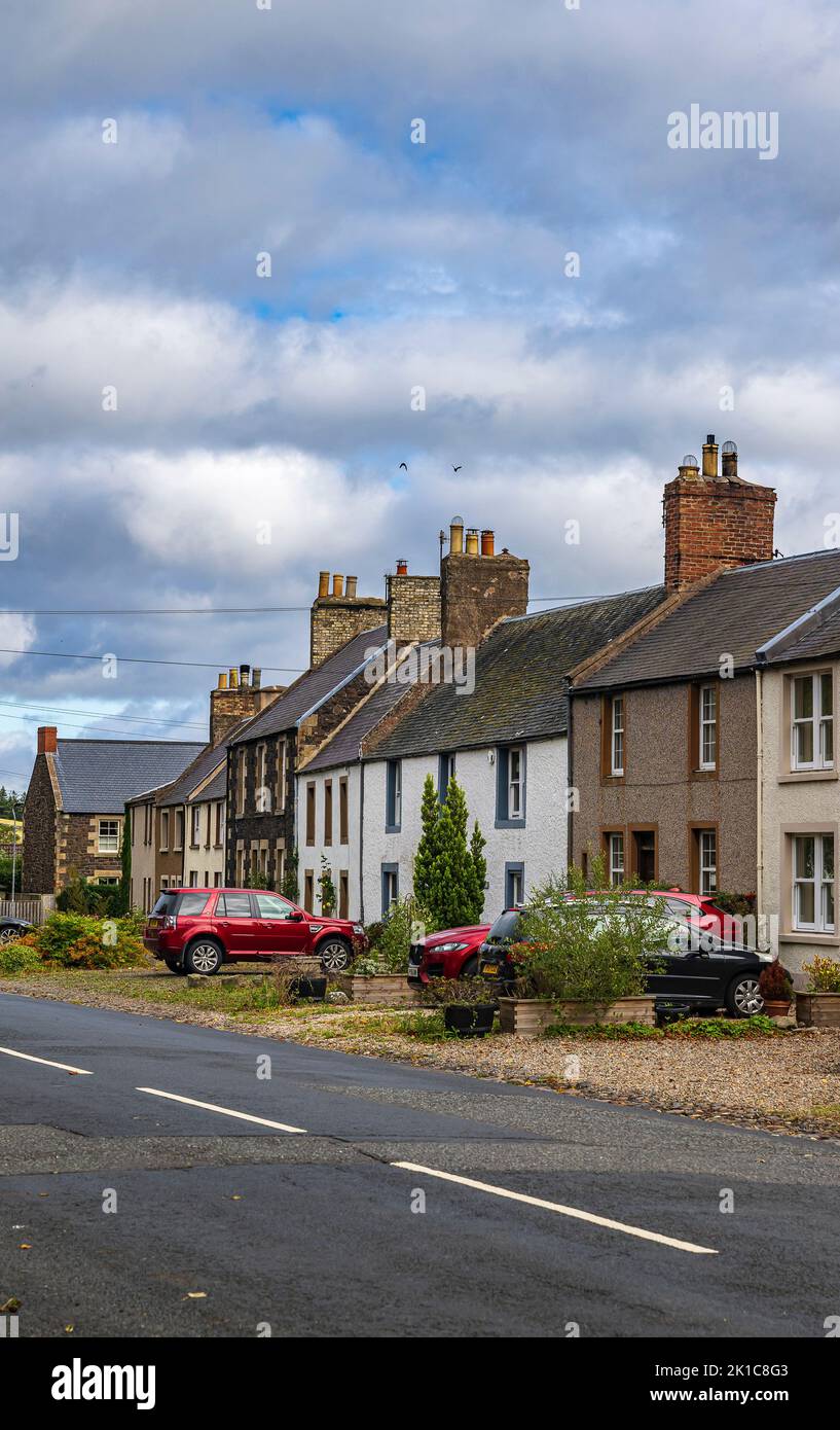 Ciudad de Yeholm, Scottish Borders, Reino Unido - Un pequeño pueblo en el camino Saint Cumberts de larga distancia sendero Foto de stock