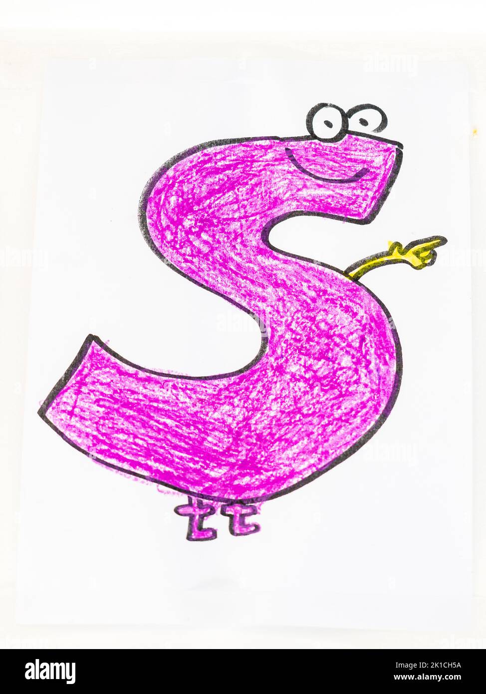 Carta S, carta de diseño infantil coloreada, Mallorca, Islas Baleares, España Foto de stock