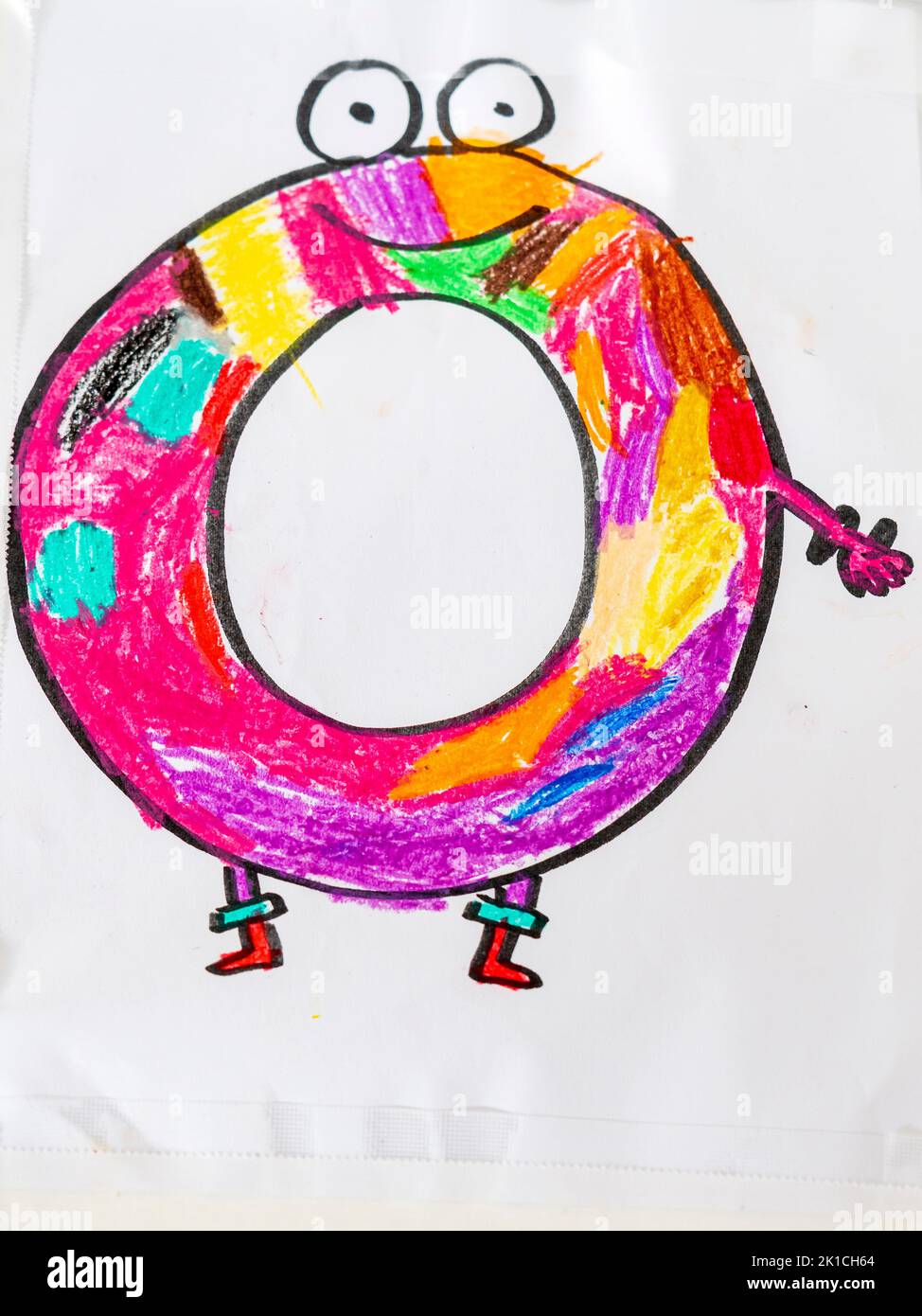 O carta, carta de diseño infantil coloreada, Mallorca, Islas Baleares, España Foto de stock
