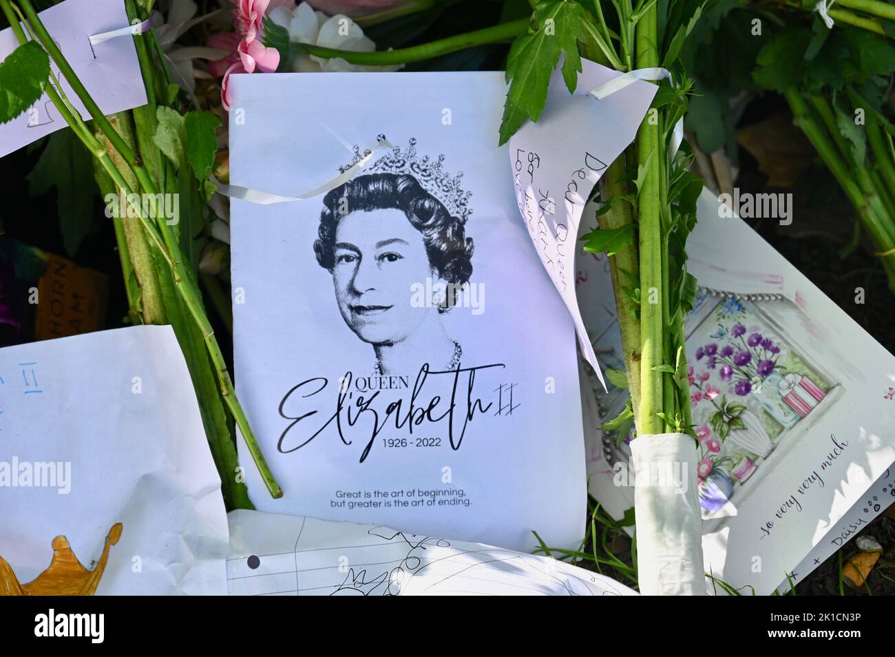 Londres, Reino Unido. El público siguió dejando ramos en los Parques Reales en homenaje a la Reina Isabel II Crédito: Michael melia/Alamy Live News Foto de stock
