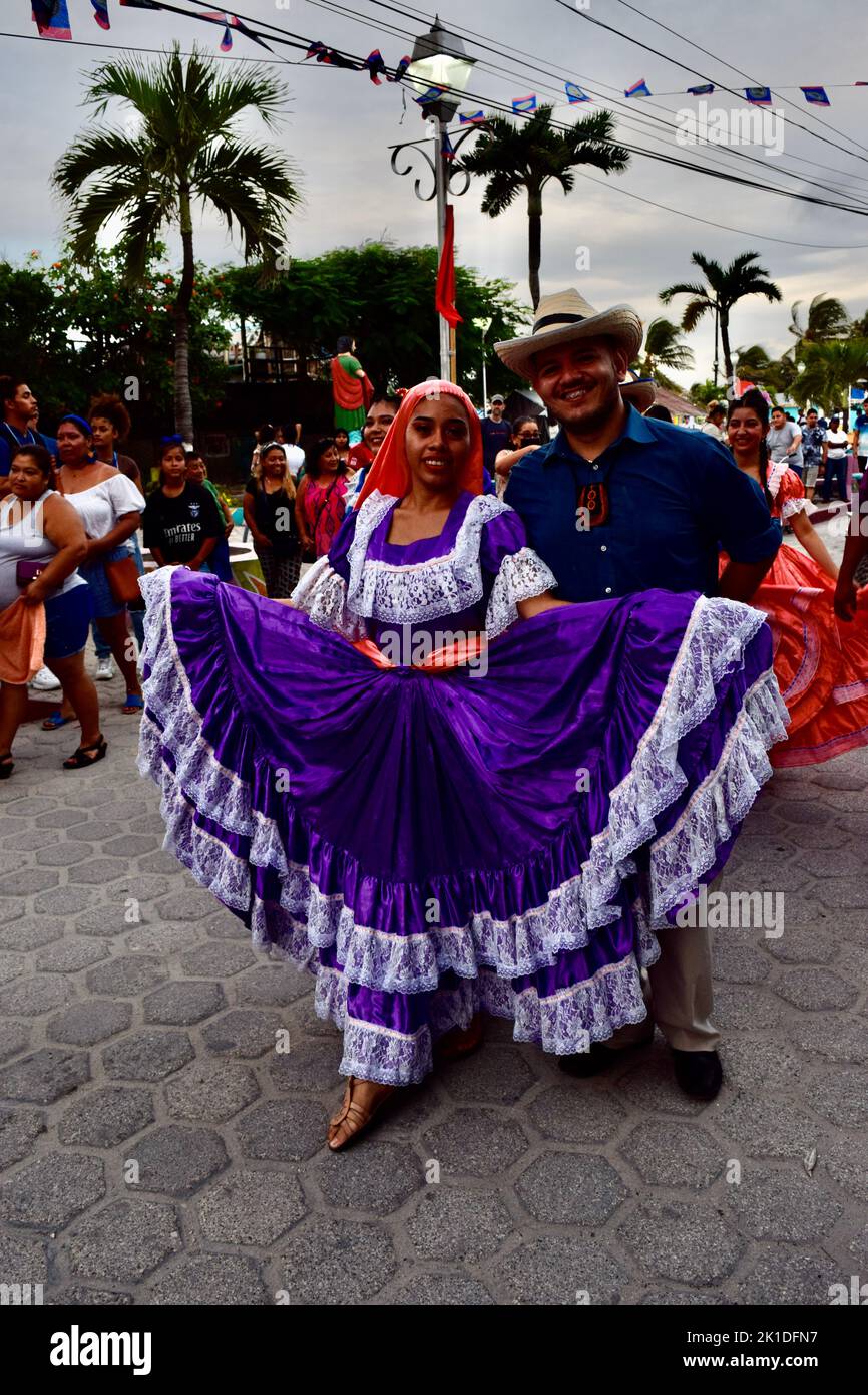 Vestido tradicional de honduras fotografías e imágenes de alta resolución -  Alamy