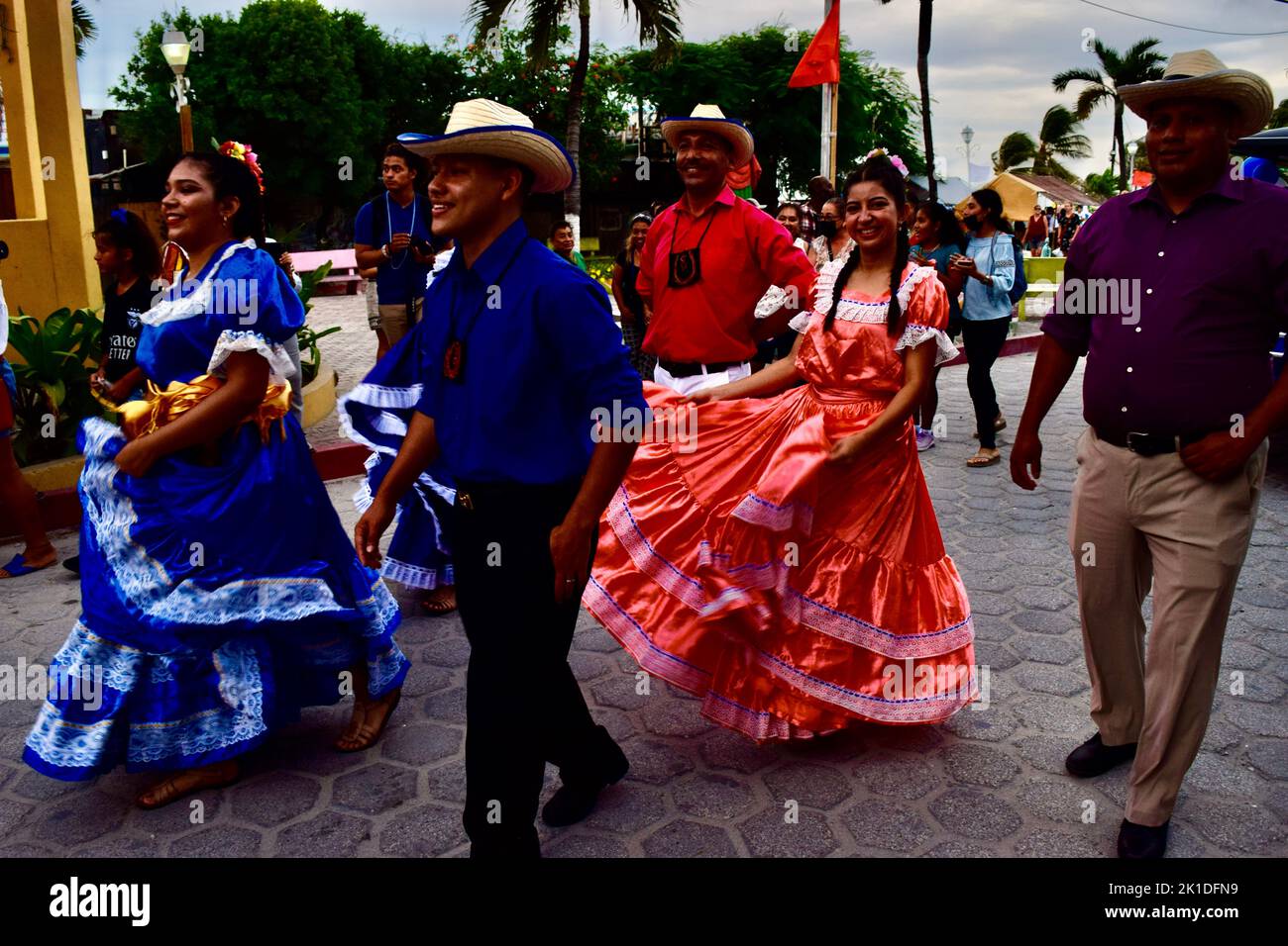 Vestido tradicional de honduras fotografías e imágenes de alta - Alamy