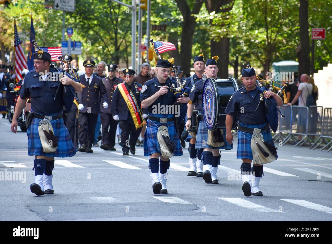 La banda de marcha se ve en la Quinta Avenida en la ciudad de Nueva