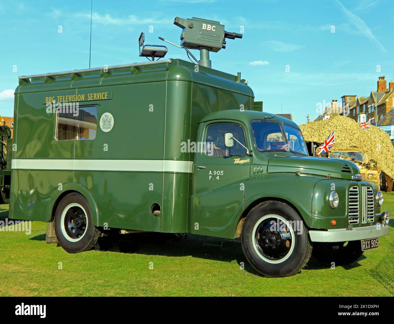BBC Television, furgoneta, cámara, emisión exterior, vintage, 1950s, cámaras de cine, Inglaterra, Reino Unido Foto de stock