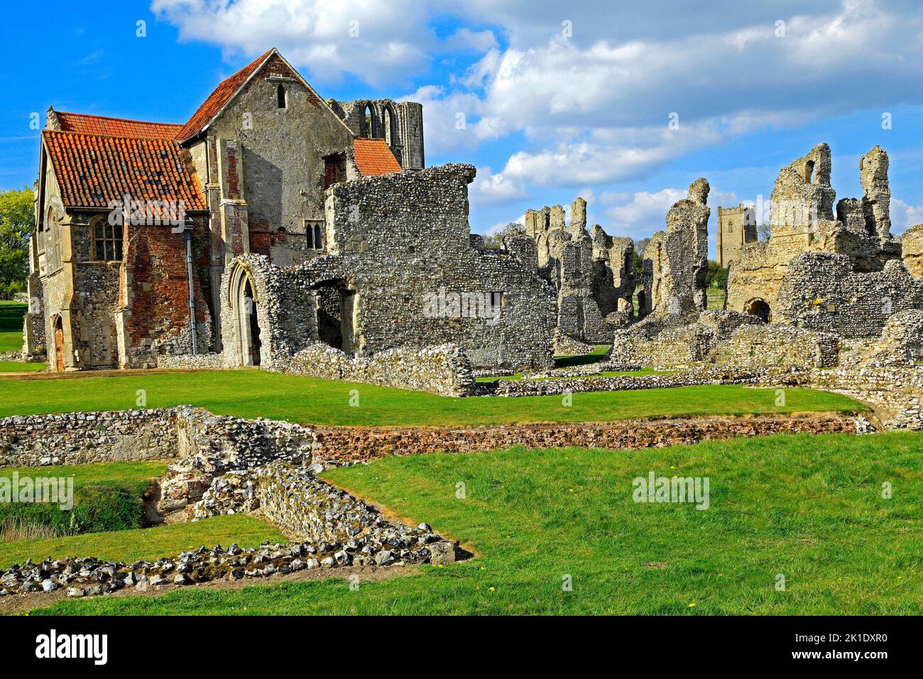 Castillo Acre Priorato, Norfolk, ruinas monásticas, Orden monástica Cluniac, Inglaterra, REINO UNIDO Foto de stock