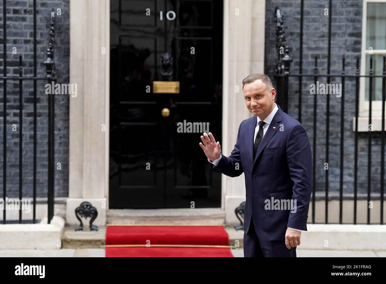 El Presidente de Polonia, Andrzej Duda, llega al 10 de Downing Street en Londres, antes de una reunión bilateral con la Primera Ministra Liz Truss. Fecha de la foto: Domingo 18 de septiembre de 2022. Foto de stock