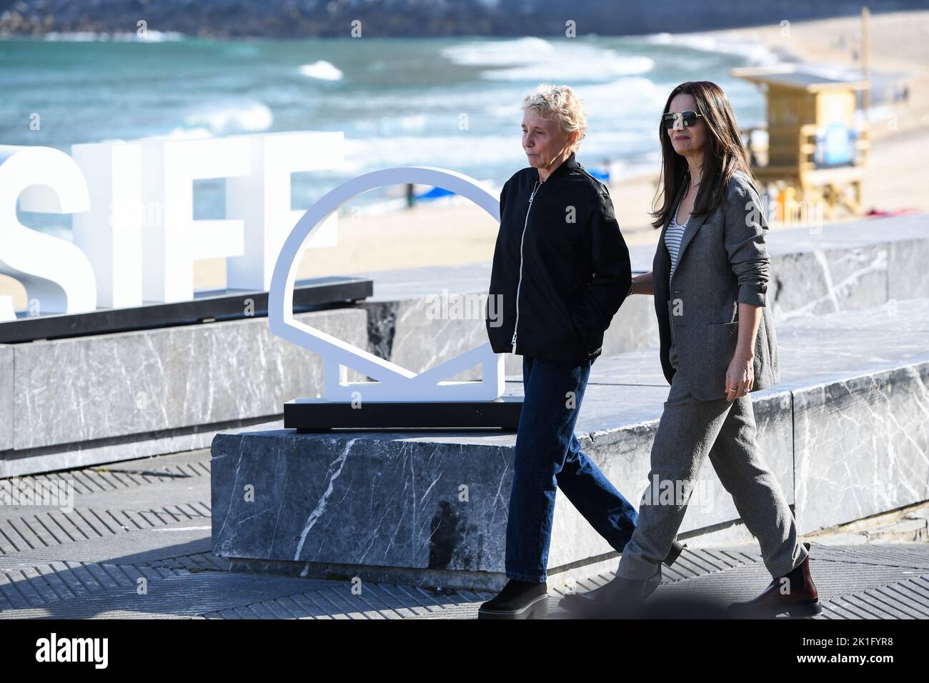 San Sebastián, España. 18th de septiembre de 2022. Juliette Binoche y Claire Denis asisten a la fotoconvocatoria de Avec Amour et Acharnement en el Festival Internacional de Cine de San Sebastián 70th. Crédito: Julen Pascual Gonzalez/Alamy Live News Foto de stock