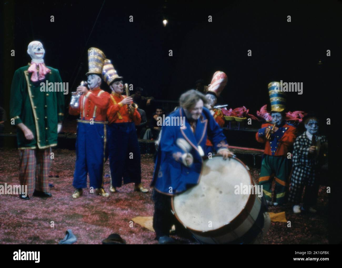 Payasos actúan en Ringling Brothers Barnum y Bailey Circus, 1954 Foto de stock