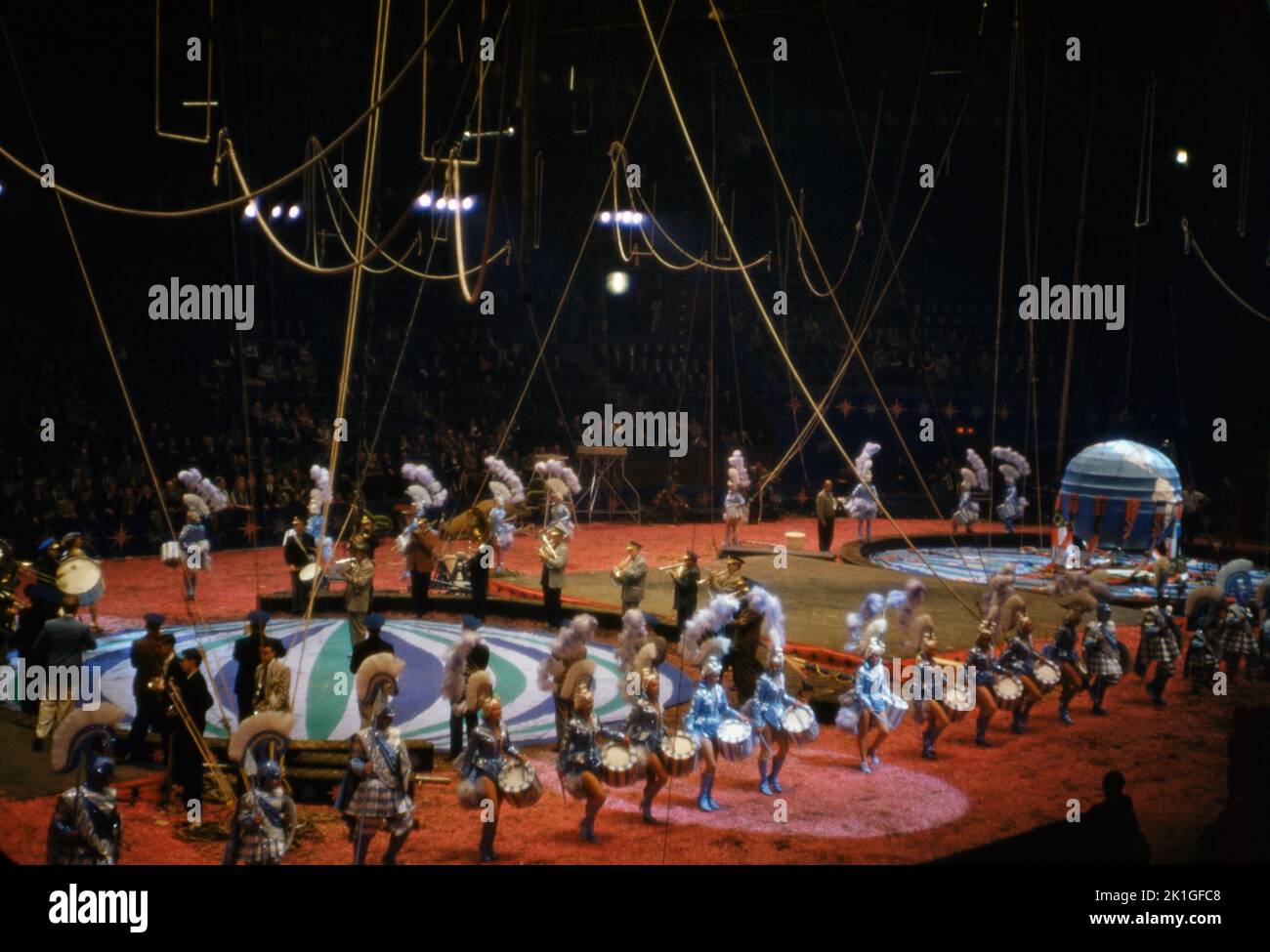 Actuación en el Ringling Brothers Barnum y Bailey Circus, 1954 Foto de stock