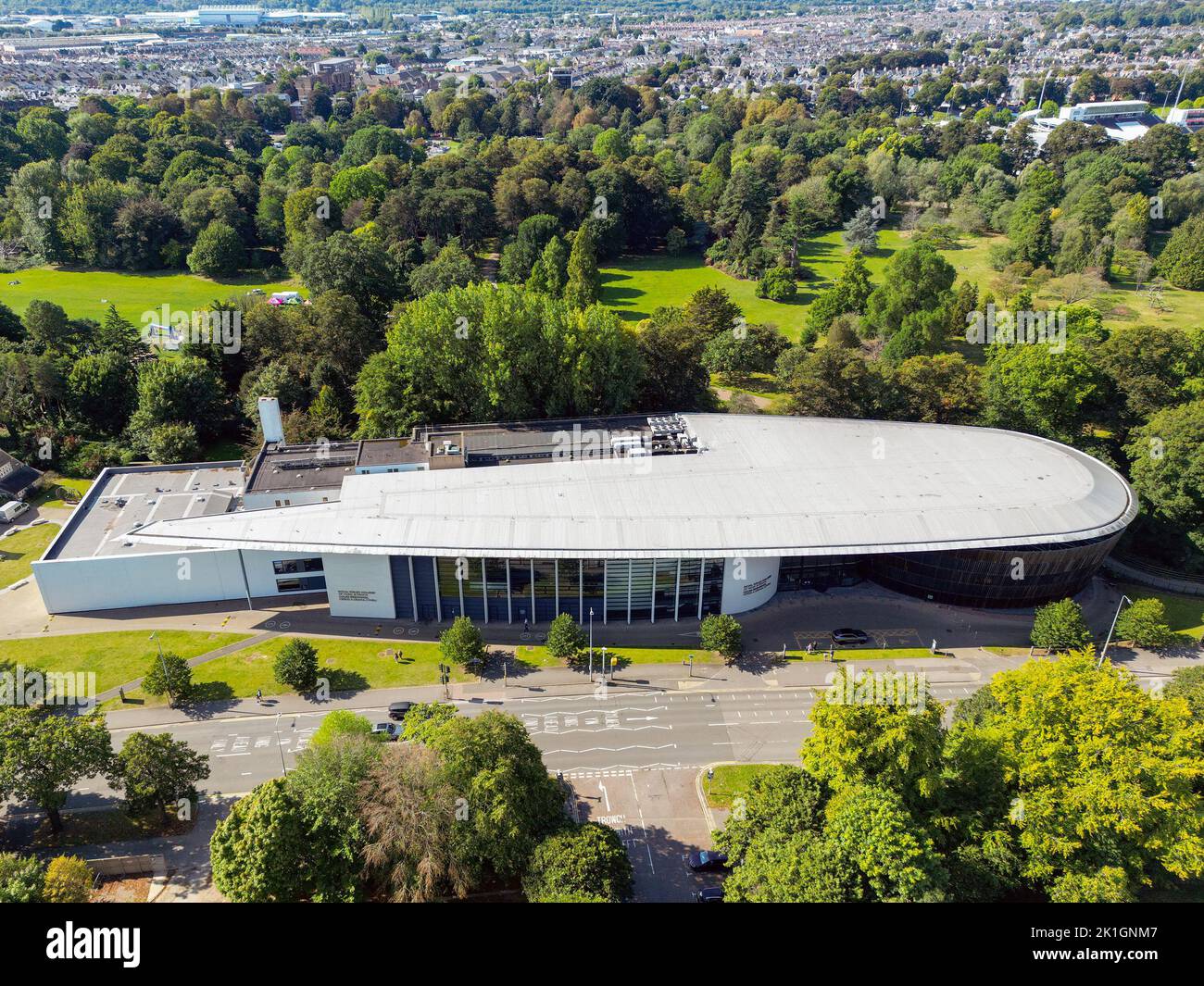 Cardiff, Gales - Septiembre de 2022: Vista aérea de la Real Escuela de Música y Drama de Gales Foto de stock