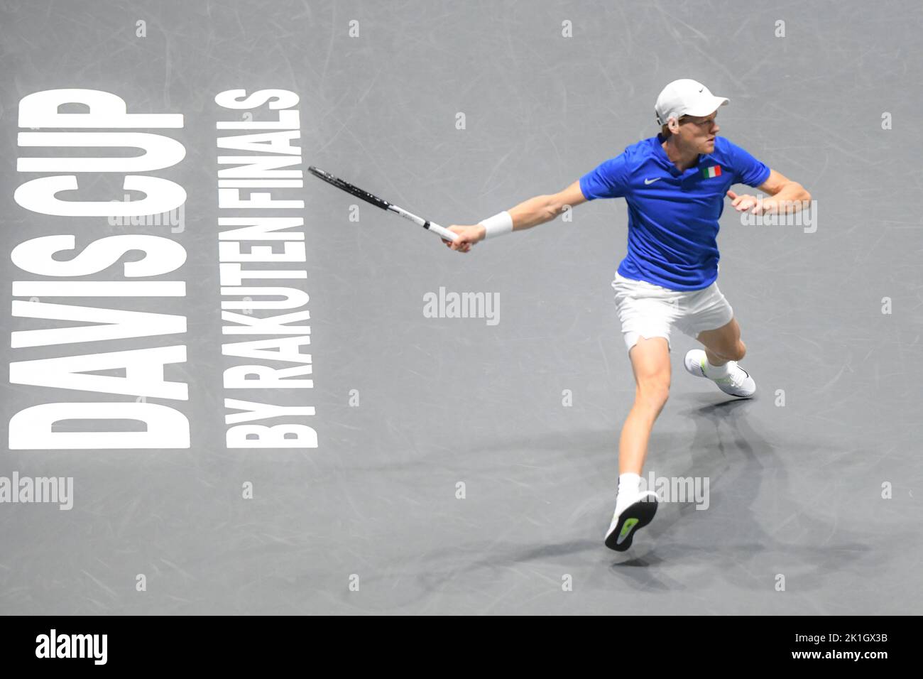 Jannick Sinner (Italia) contra Suecia. Final de la Copa Davis, Grupo A (Bolonia) Foto de stock