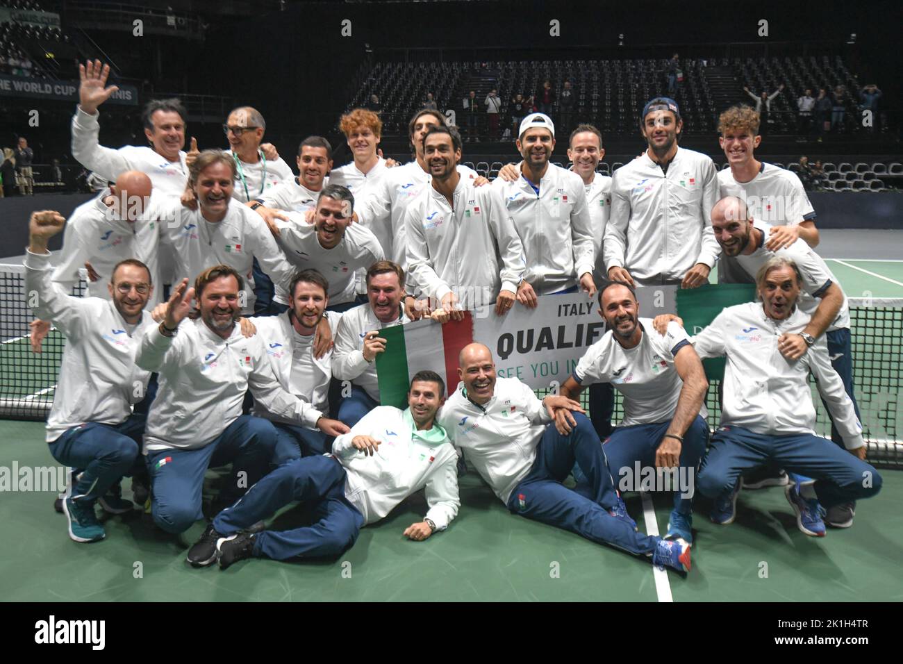 El equipo nacional italiano de tenis celebra la clasificación a la final de la Copa Davis Foto de stock