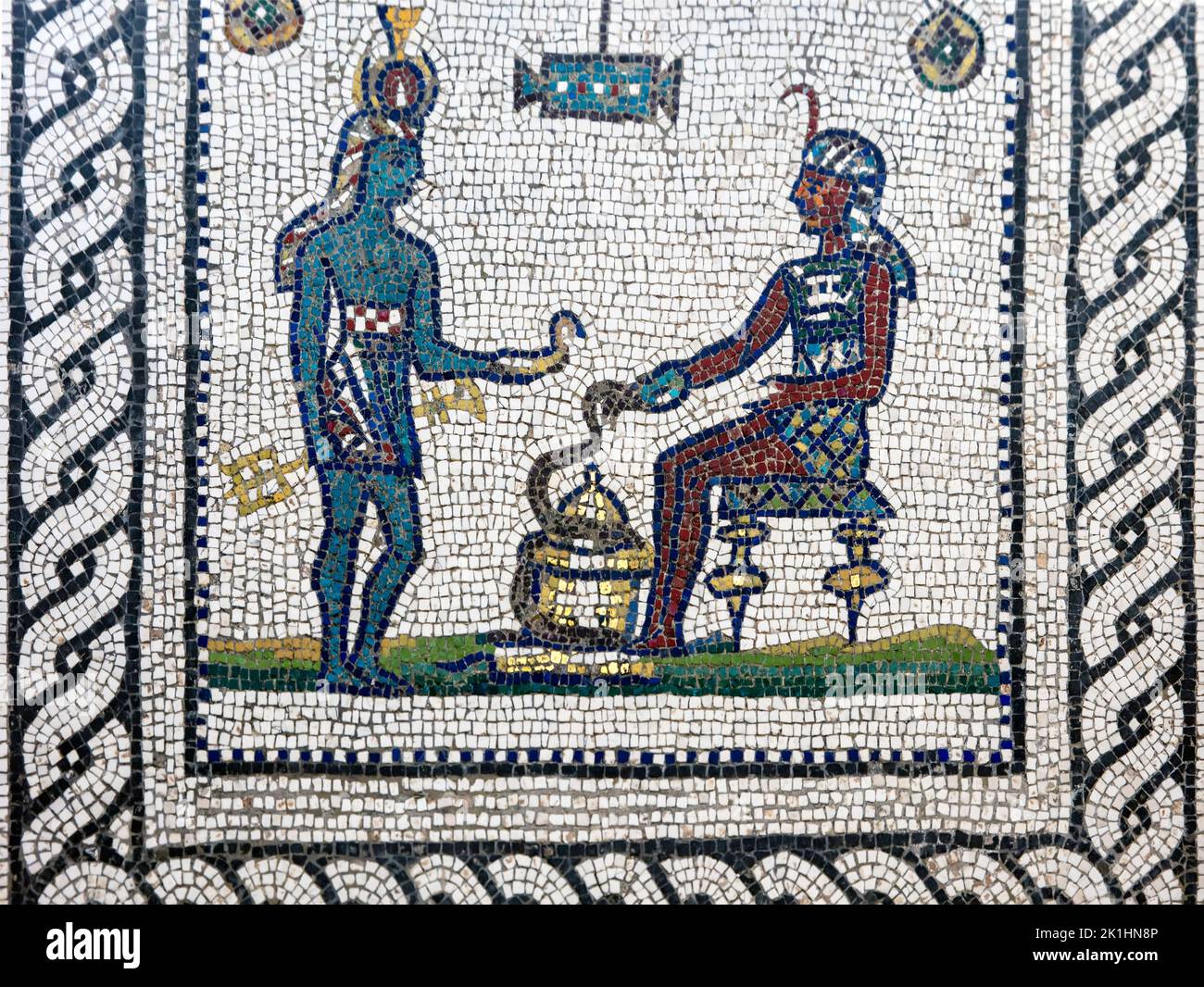 Antiguo pavimento de mosaicos romanos con escena egipcia en el Metropolitan Museum of Art (MET) NYC, EE.UU Foto de stock