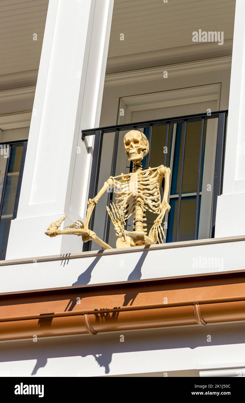 Esqueleto decoracion balcon fotografías e imágenes de alta resolución -  Alamy