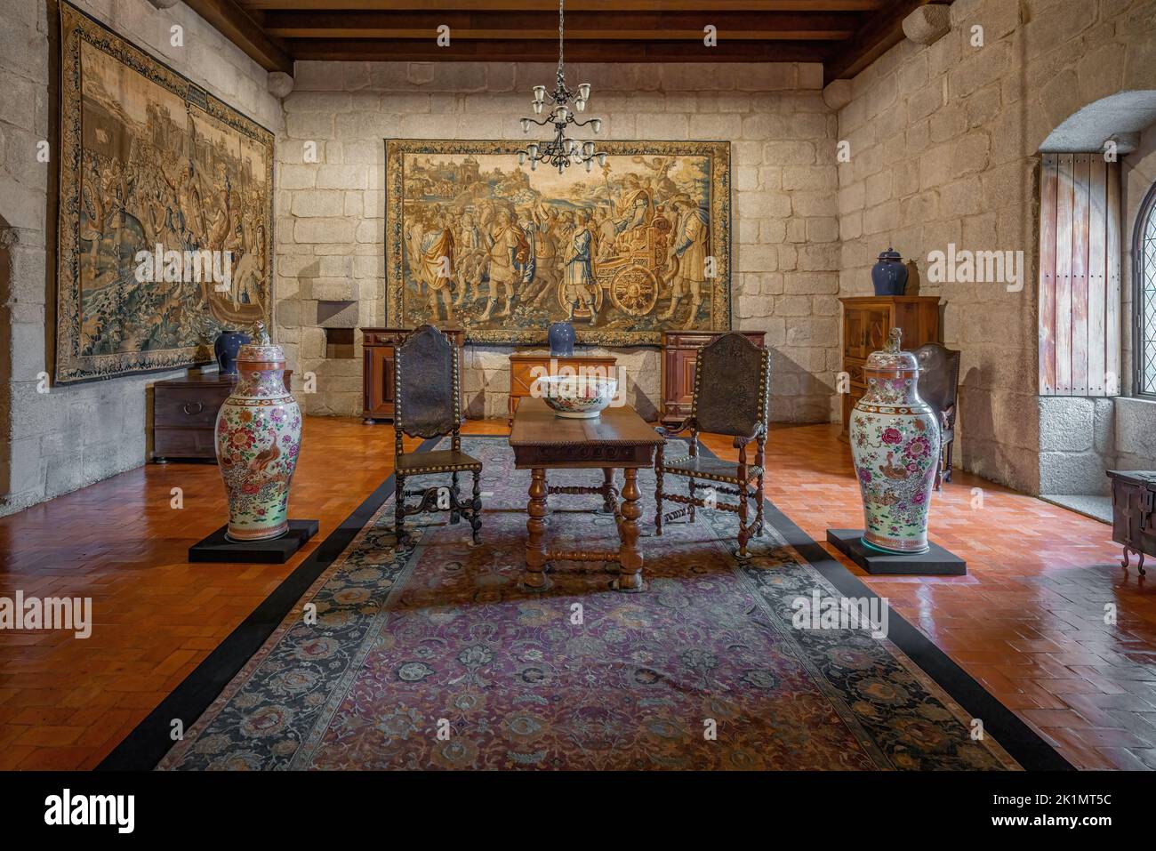 Cámara de los Escipios en el Palacio de los Duques de Braganza Interior - Guimaraes, Portugal Foto de stock