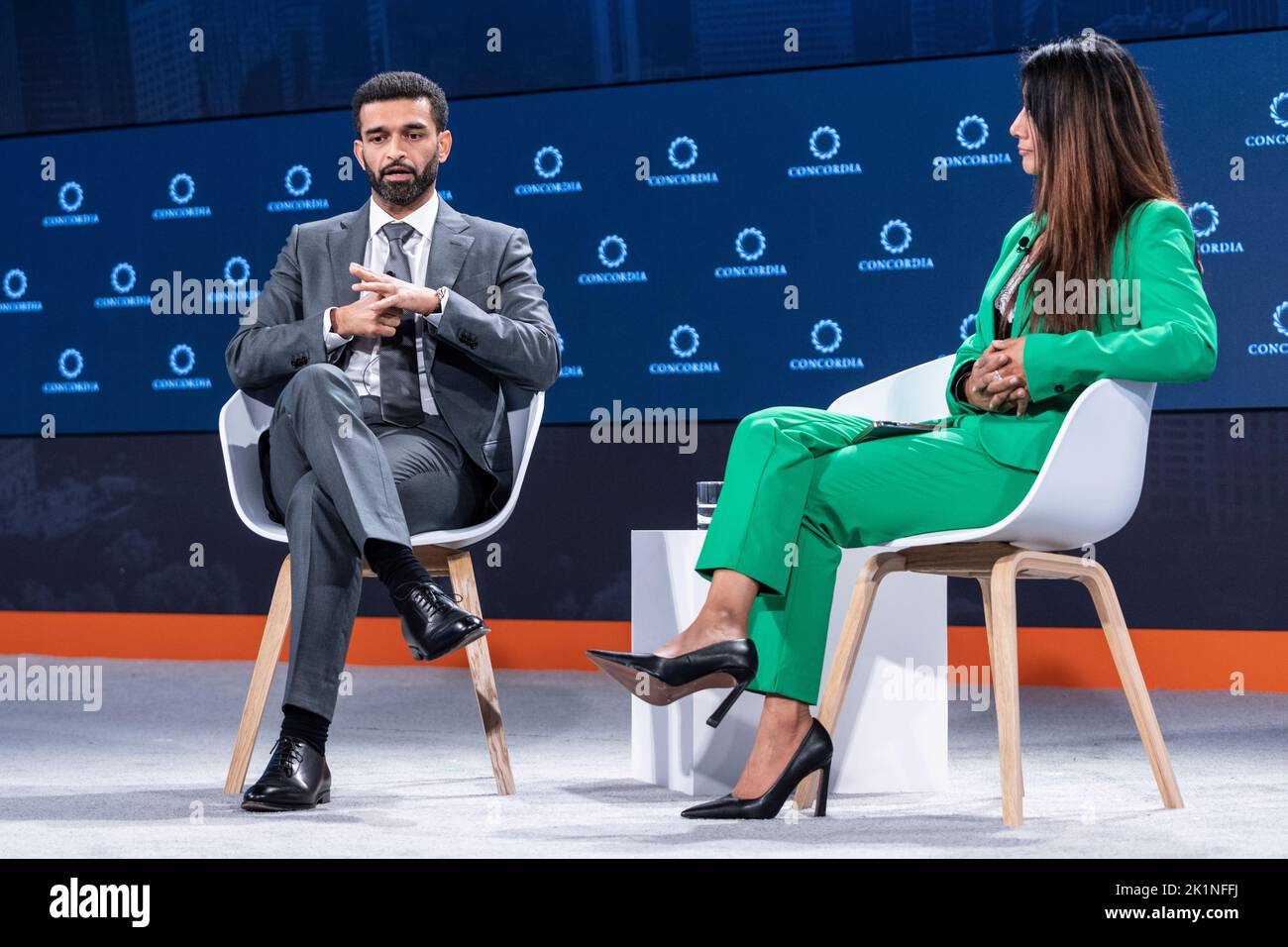 Nueva York, NY - 19 de septiembre de 2022: Su Excelencia Hassan Al THawadi en conversación con Reshmin Chowdhury en la Cumbre Concordia en el Sheraton Times Square Foto de stock