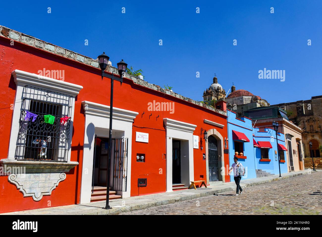 Calle 5 de Mayo en el centro histórico de Oaxaca, Oaxaca, México Foto de stock