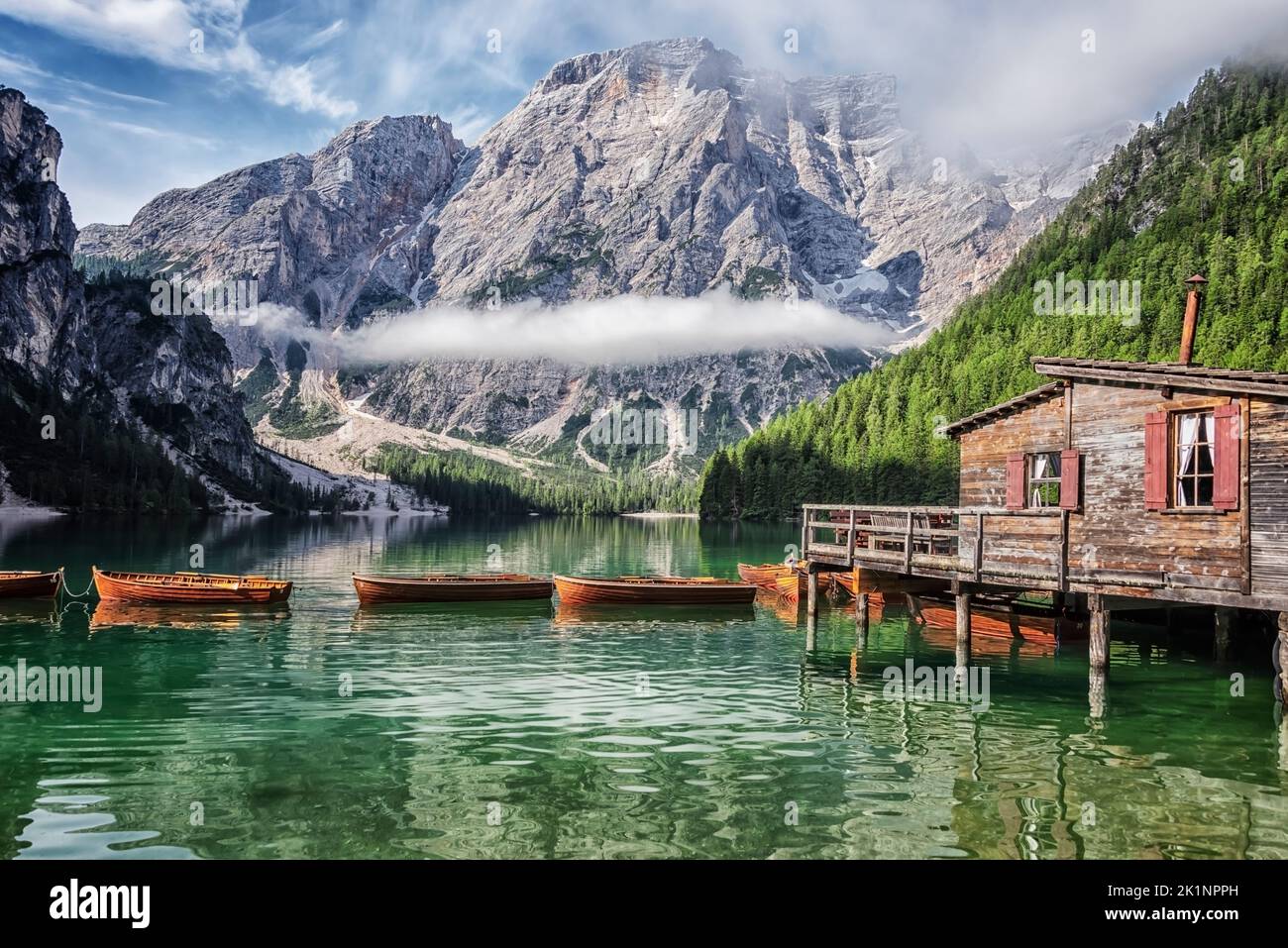 Lago di Braies - Pragser Wildsee, Tirol del Sur, Italia Foto de stock