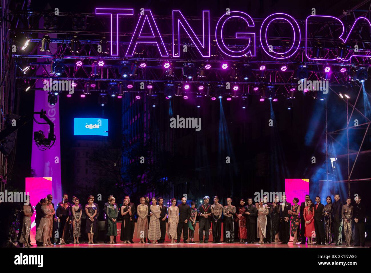 Buenos Aires, Argentina. 17th de septiembre de 2022. Los participantes de la categoría Escenario Tango esperan el resultado del jurado. Foto de stock