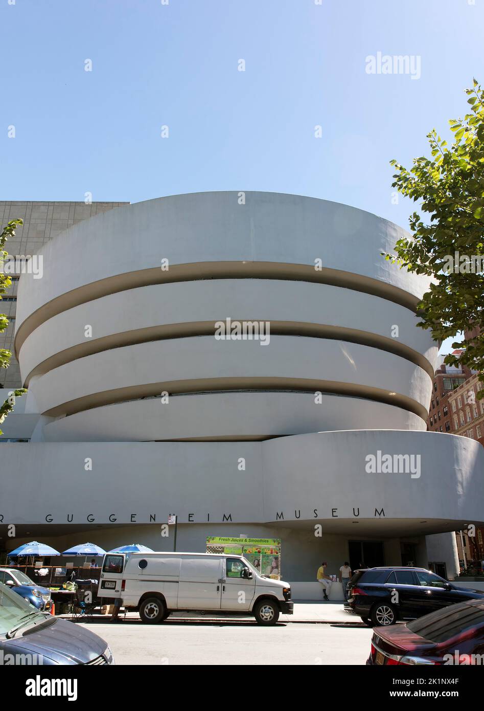 Exterior del Museo Solomon R. Guggenheim, Manhattan, Nueva York, EE.UU. Con espacio para copias Foto de stock