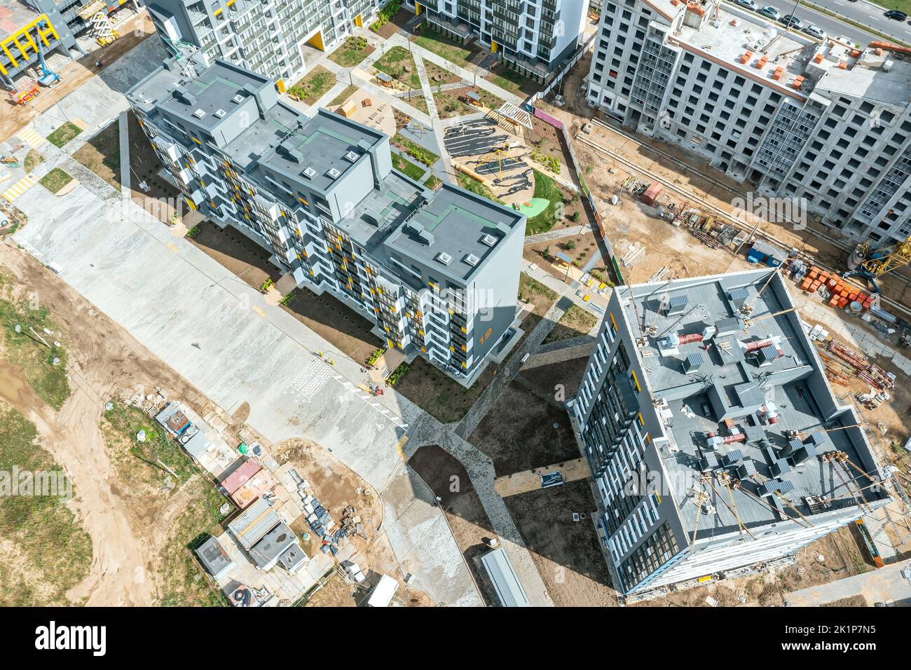 vista aérea de construcción de edificios de apartamentos. desarrollo de nueva zona residencial. Foto de stock