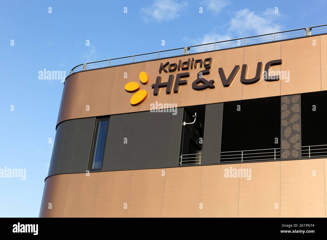 Kolding, Dinamarca - 28 de febrero de 2016: Kolding HF y VUC es una escuela que ofrece un ambiente educativo para adultos Foto de stock