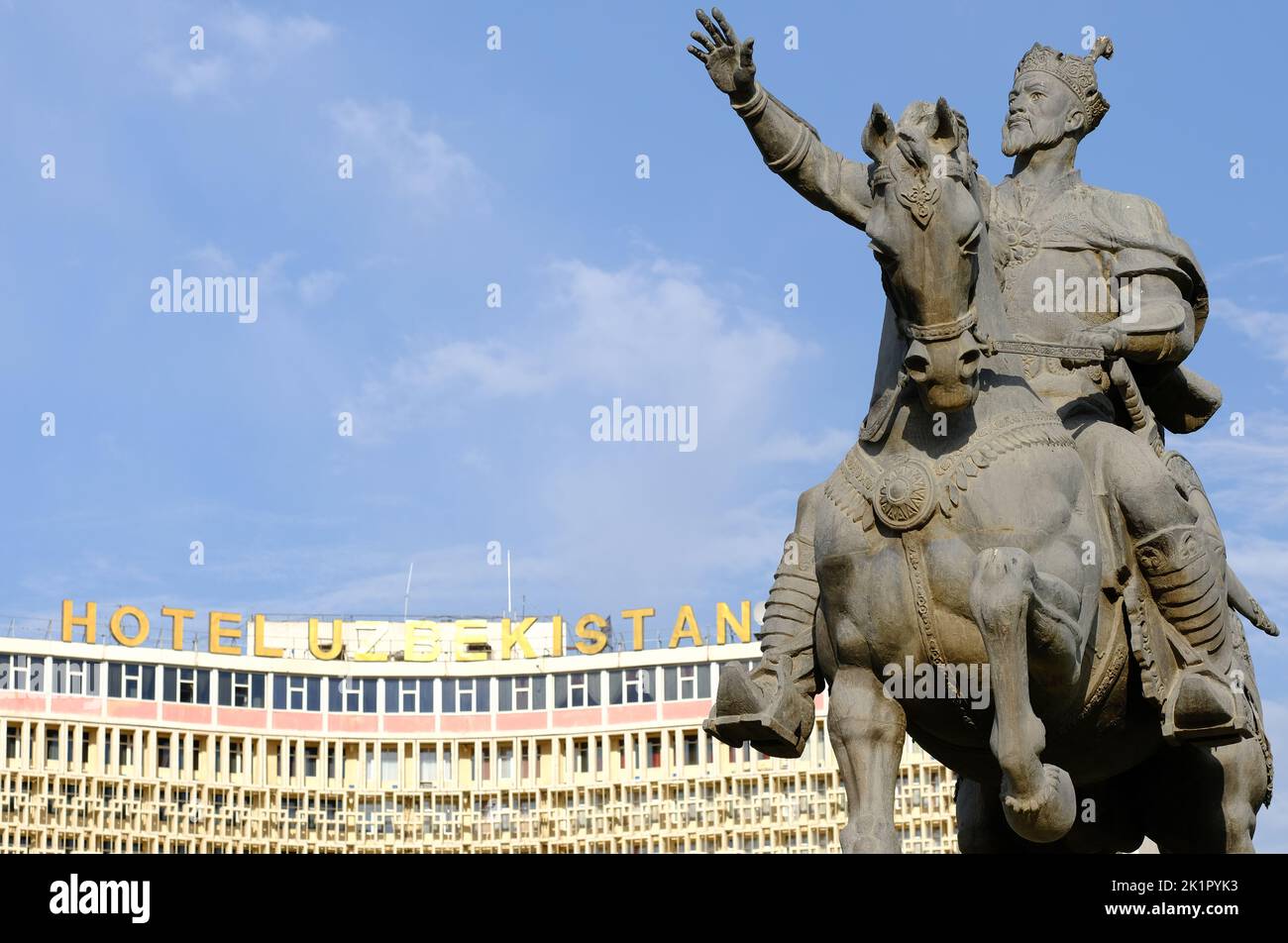Tashkent Uzbekistán monumento estatua al guerrero Amir Timur en la plaza Amir Timur en el centro de la ciudad de Tashkent en agosto de 2022 Foto de stock