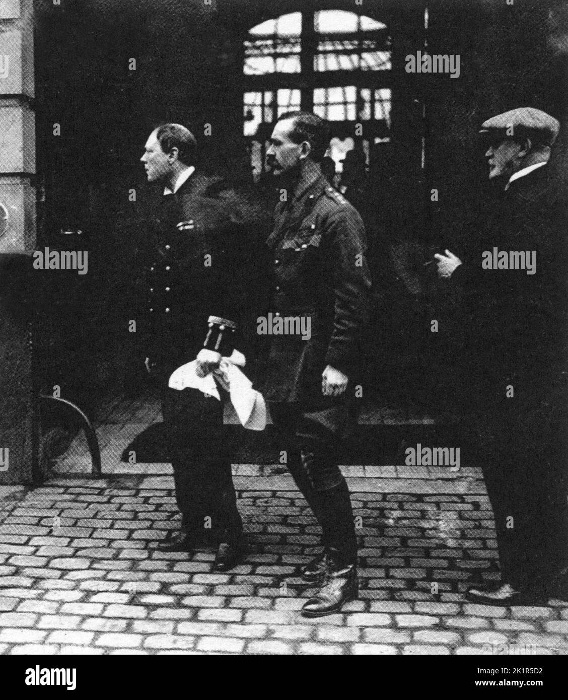 Winston Churchill como primer Señor del Almirantazgo en Amberes, Bélgica. 1914 Foto de stock