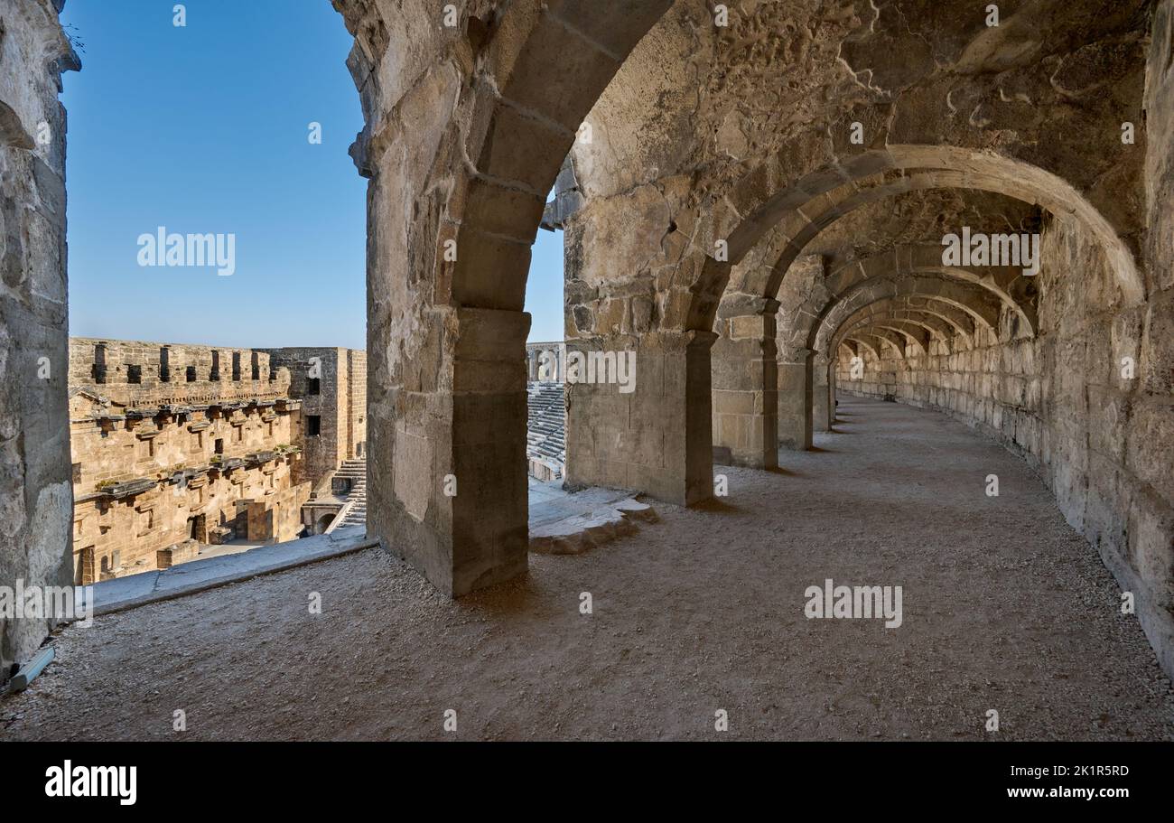 El antiguo teatro romano de Aspendos, la ciudad antigua de Aspendos, Antalya, Turquía Foto de stock