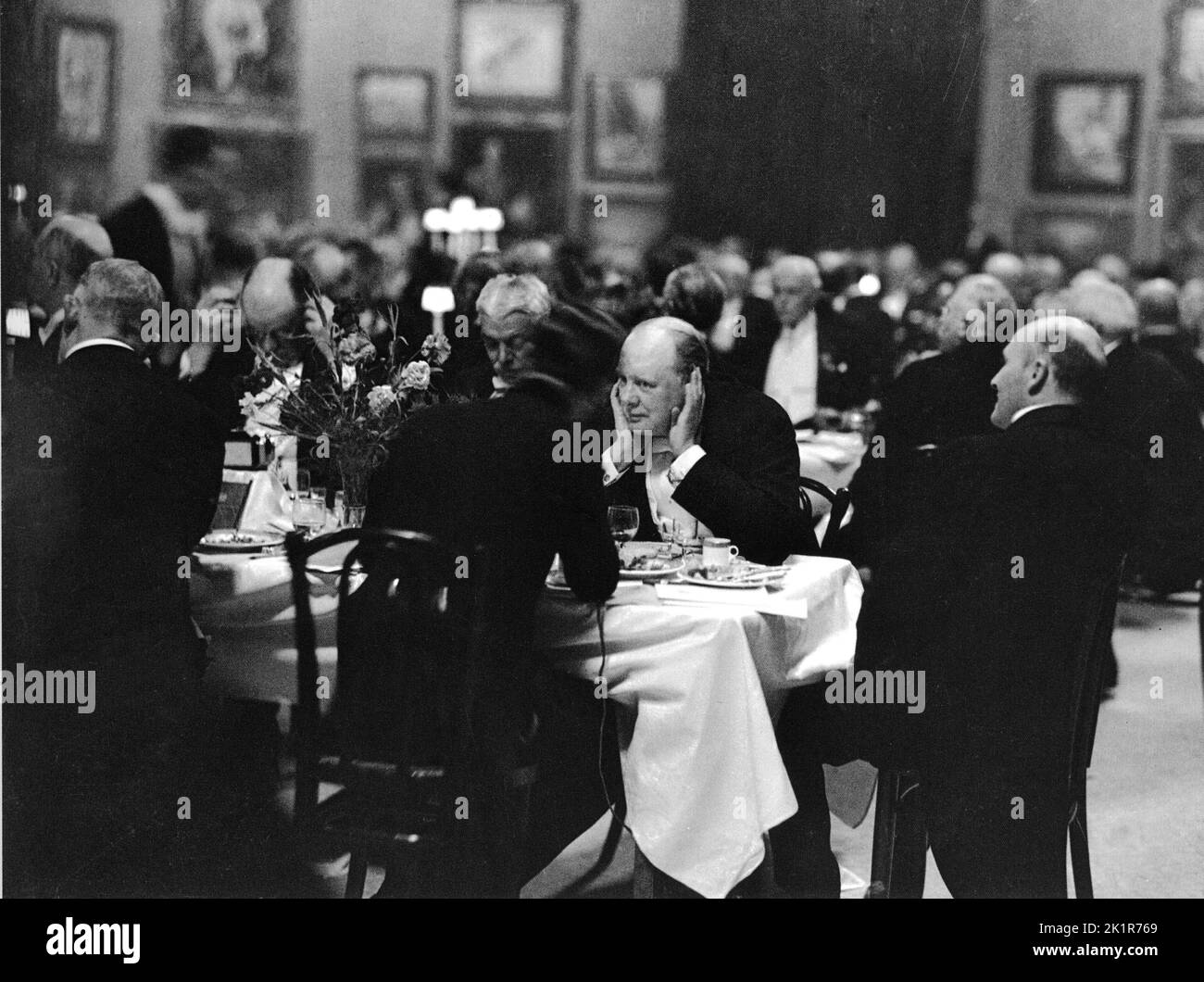 Winston Churchill en un banquete en la Royal Academy, London.1932 Foto de stock