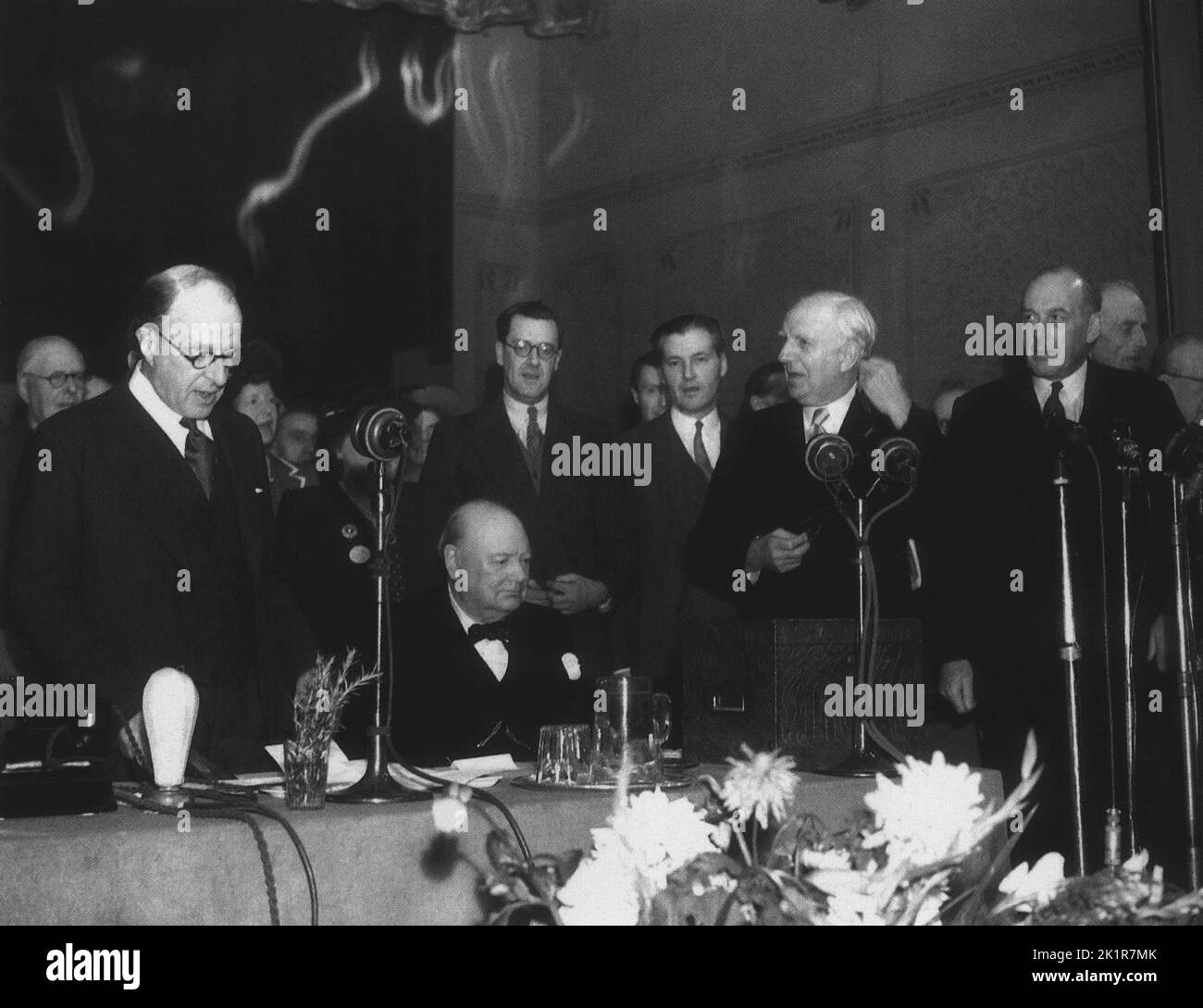 Winston Churchill en el Congreso de Europa. La Haya. 1948 Foto de stock