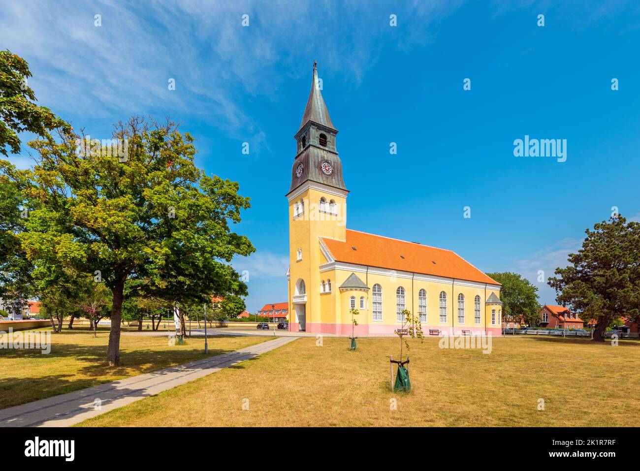 Iglesia en Skagen, Jutland, Dinamarca, el día de verano. La iglesia fue terminada en 1841. Foto de stock