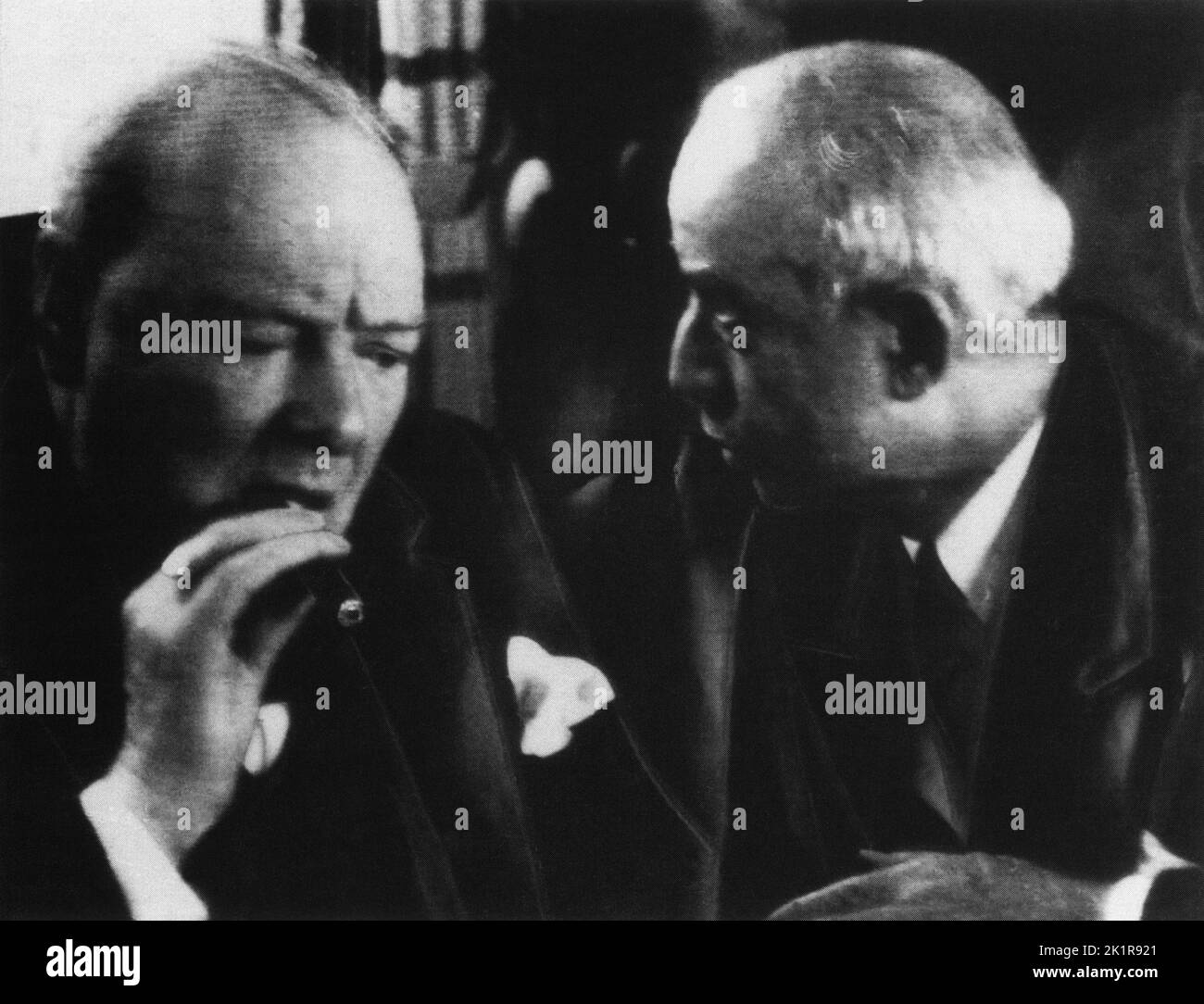 Winston Churchill se reúne con el presidente turco, Ismet Inonu, en Turquía. Enero 1943 Foto de stock