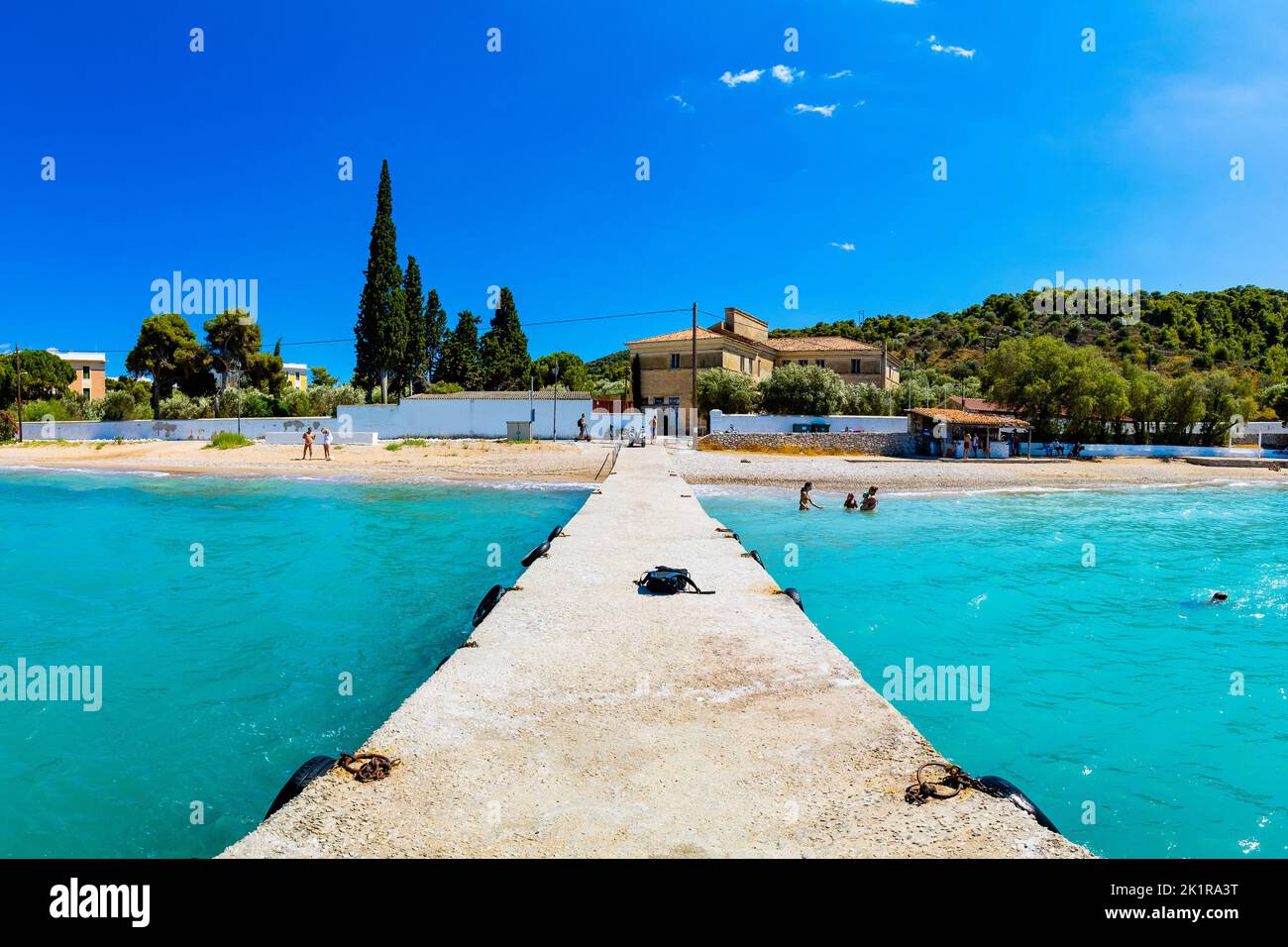 Spetses es una isla próspera y un municipio en la unidad regional de