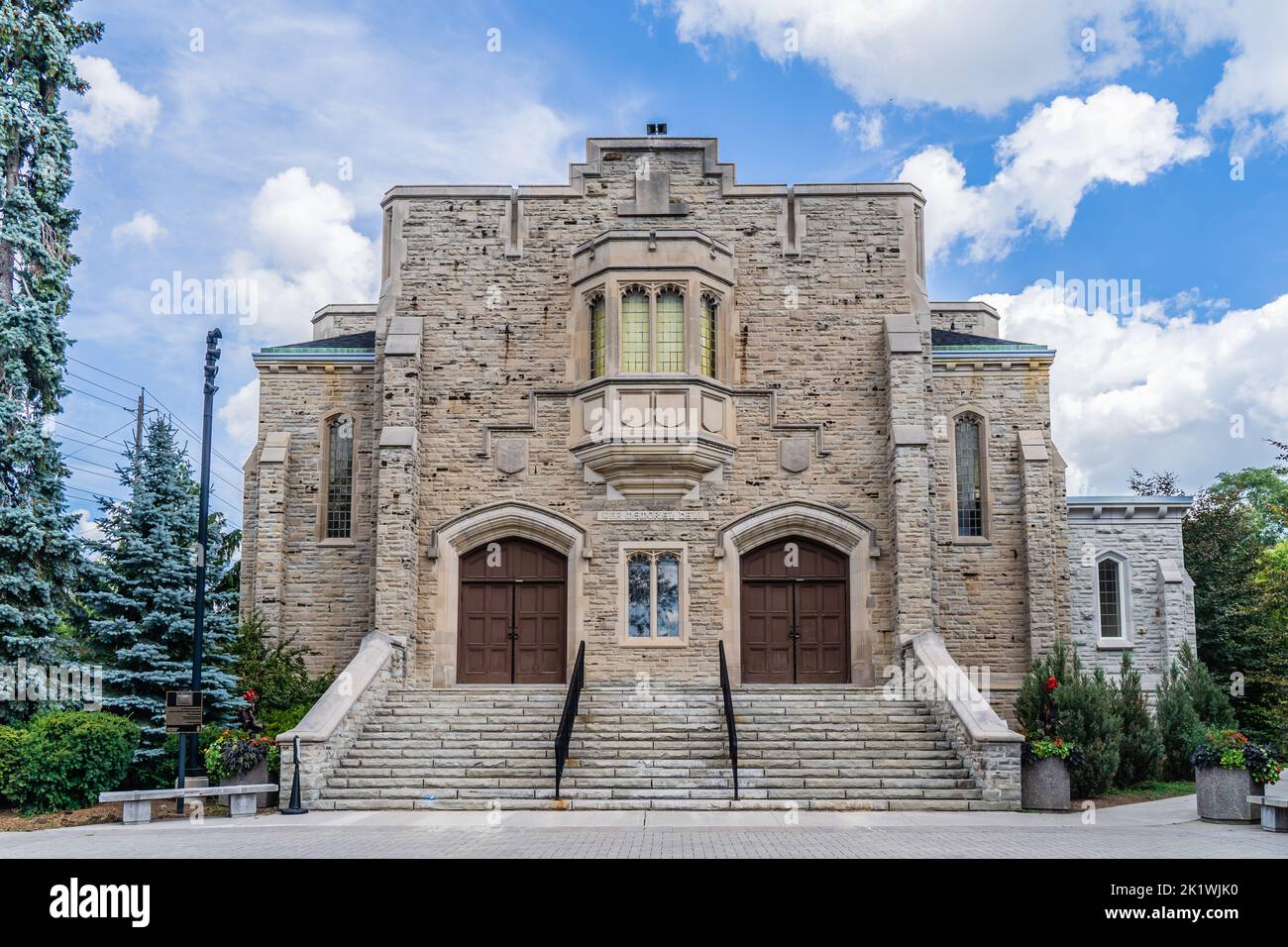 War Memorial Hall, Guelph, Ontario, Canadá, construido en 1924, Esta sala de conferencias de piedra caliza honra a los estudiantes que murieron en la Primera Guerra Mundial Foto de stock