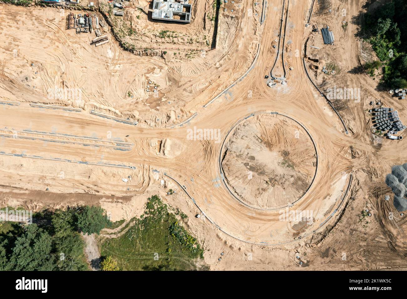 construcción de carreteras. cruce de carreteras. rotonda. vista superior aérea. Foto de stock