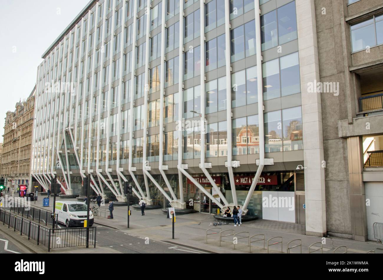 Londres, Reino Unido - 21 de marzo de 2022: Vista exterior del bloque de oficinas de Fleet Place House en High Holborn, en la ciudad de Londres, en una tarde de primavera. Dsig Foto de stock