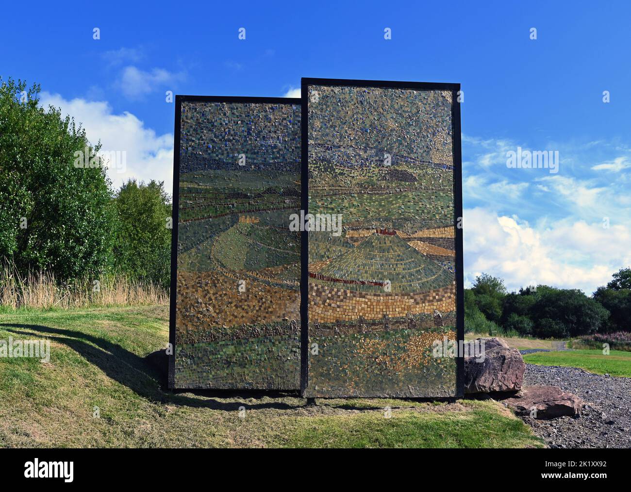 Mosaico paisaje, obras de arte al aire libre de Charles Jencks. Crawick Multiverso, Sanquhar, Dumfries y Galloway, Escocia, Reino Unido, Europa. Foto de stock
