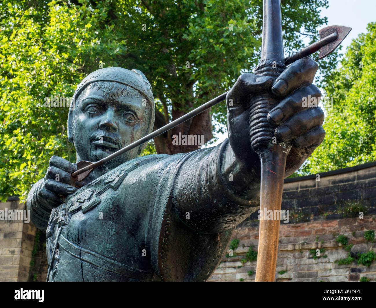 Estatua de Robin Hood en el castillo de Nottingham en Nottingham Nottinghamshire, Inglaterra Foto de stock
