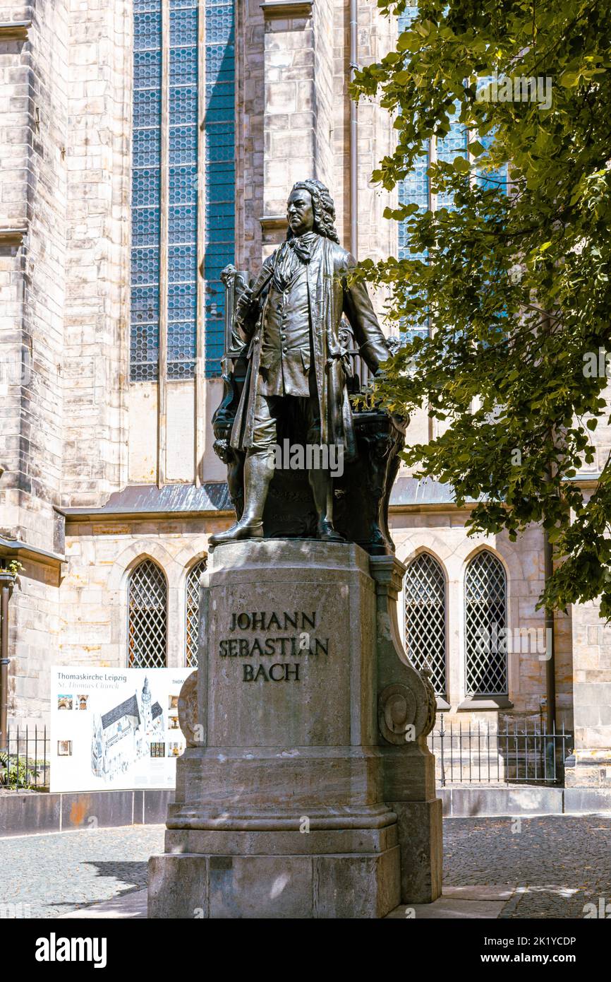 Nuevo Monumento a Bach en las afueras de la Iglesia de Thomas en Leipzig. Foto de stock