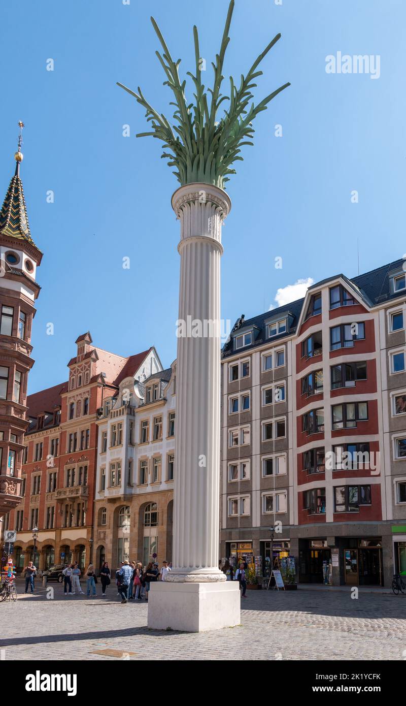 Leipzig, Alemania - Julio 12 2022: La Columna de Nicholas de Andreas Stötzner es un monumento a las protestas por la paz de 1989. Foto de stock
