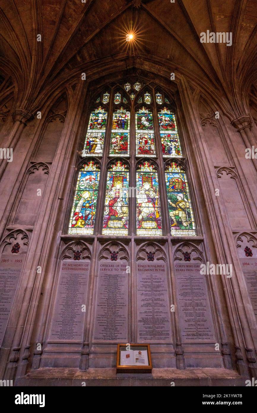 Vidrieras de Winchester Cathedral, Hampshire, Inglaterra, Reino Unido Foto de stock