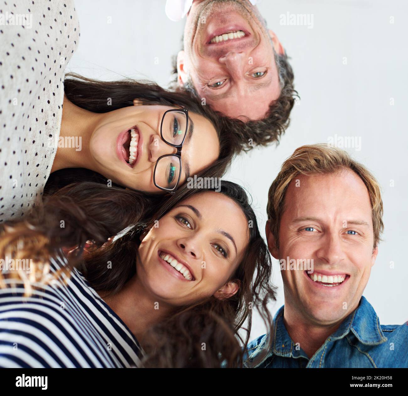 Personas sonriendo fotografías e imágenes de alta resolución - Alamy