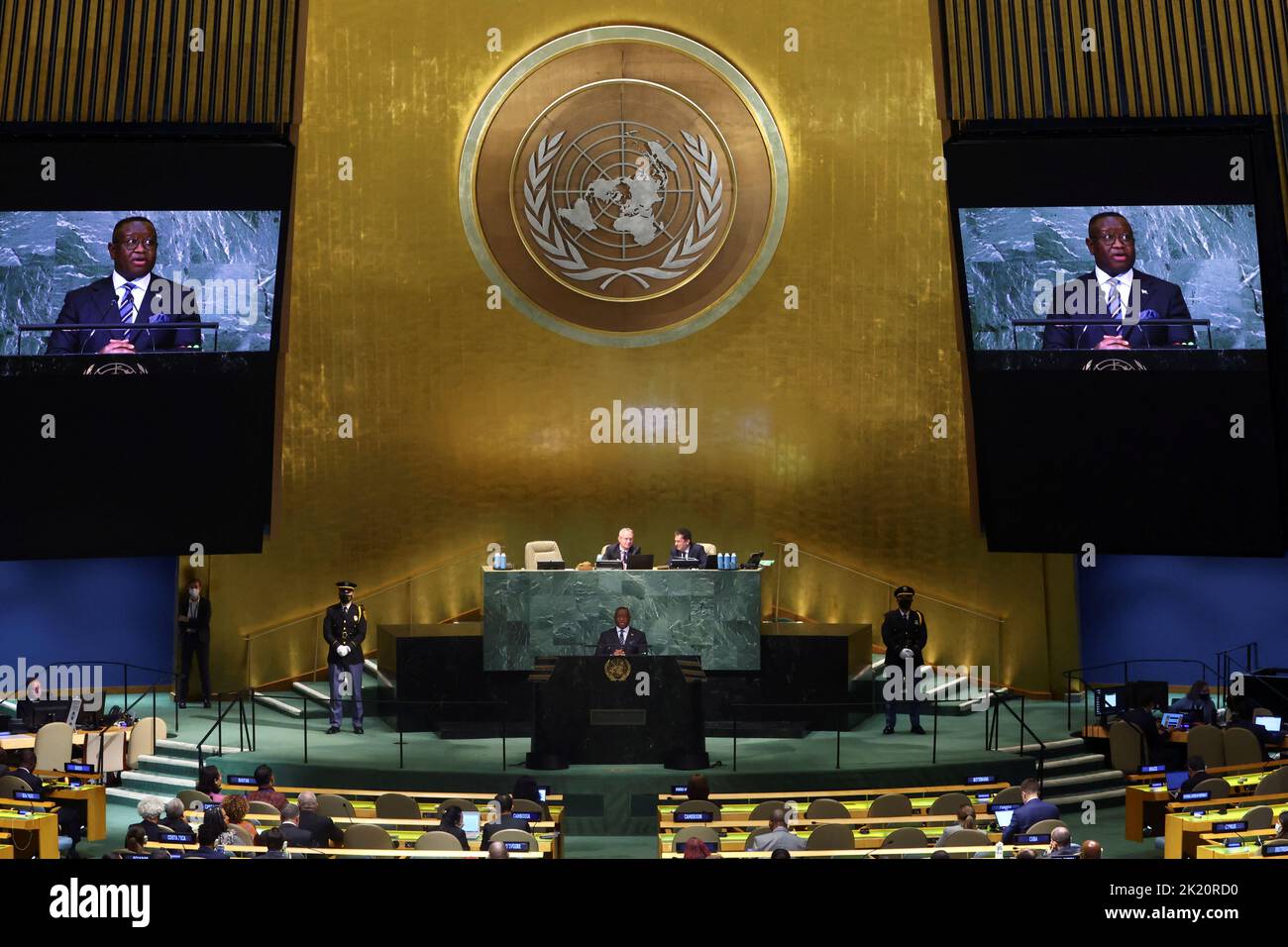 El Presidente de Sierra Leona Julius Maada Bio se dirige a la 77th Sesión de la Asamblea General de las Naciones Unidas en la Sede de las Naciones Unidas en Nueva York, EE.UU., el 21 de septiembre de 2022. REUTERS/Mike Segar Foto de stock