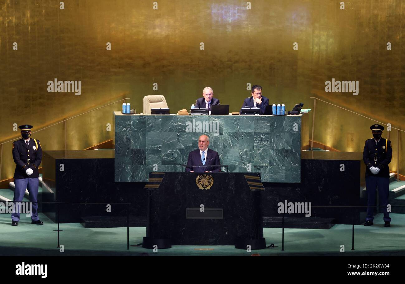 El Presidente de Estonia, Alar Karis, pronuncia un discurso ante la 77th Sesión de la Asamblea General de las Naciones Unidas en la Sede de las Naciones Unidas en Nueva York, Estados Unidos, el 21 de septiembre de 2022. REUTERS/Mike Segar Foto de stock