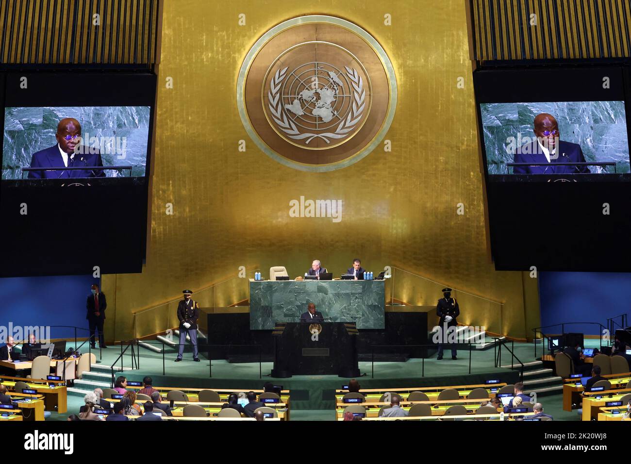 El Presidente de Ghana Nana Addo Dankwa Akufo-Addo se dirige a la 77th Sesión de la Asamblea General de las Naciones Unidas en la Sede de las Naciones Unidas en Nueva York, Estados Unidos, el 21 de septiembre de 2022. REUTERS/Mike Segar Foto de stock
