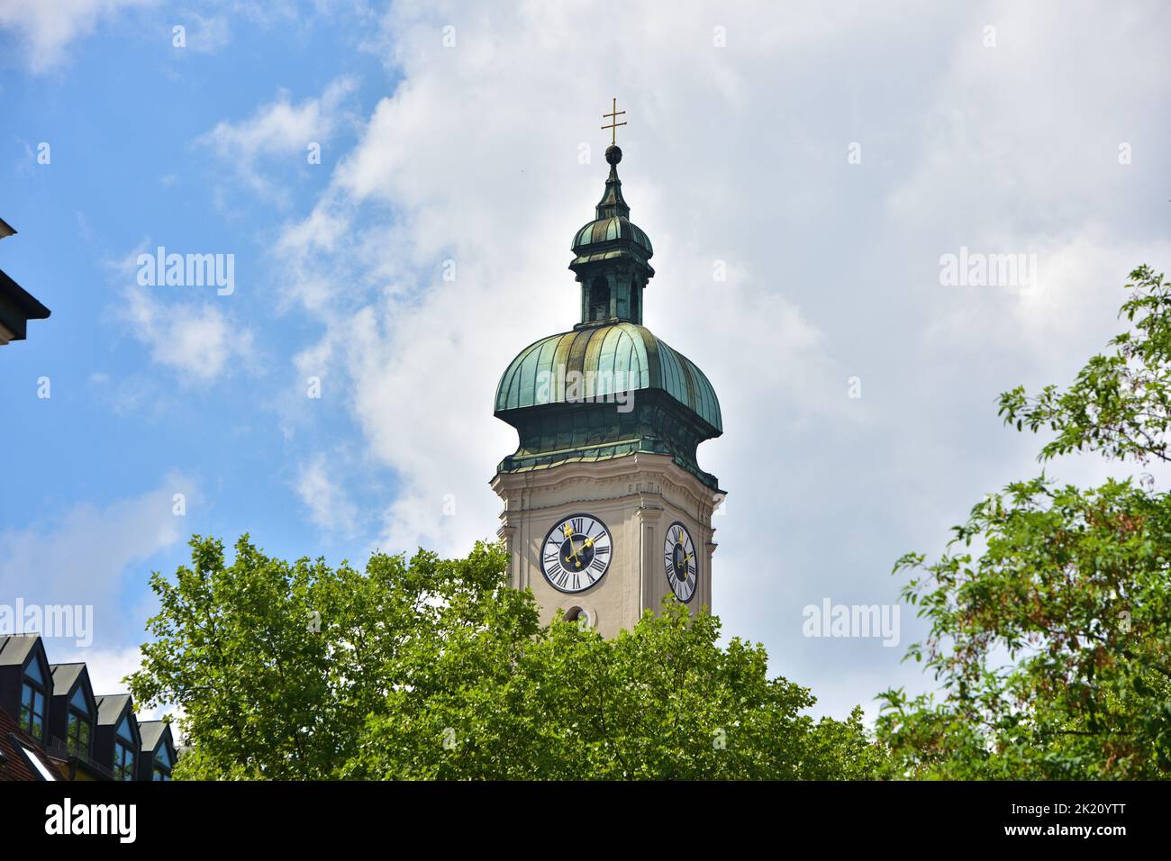 Vista de la iglesia Heiliggeist de Múnich Foto de stock