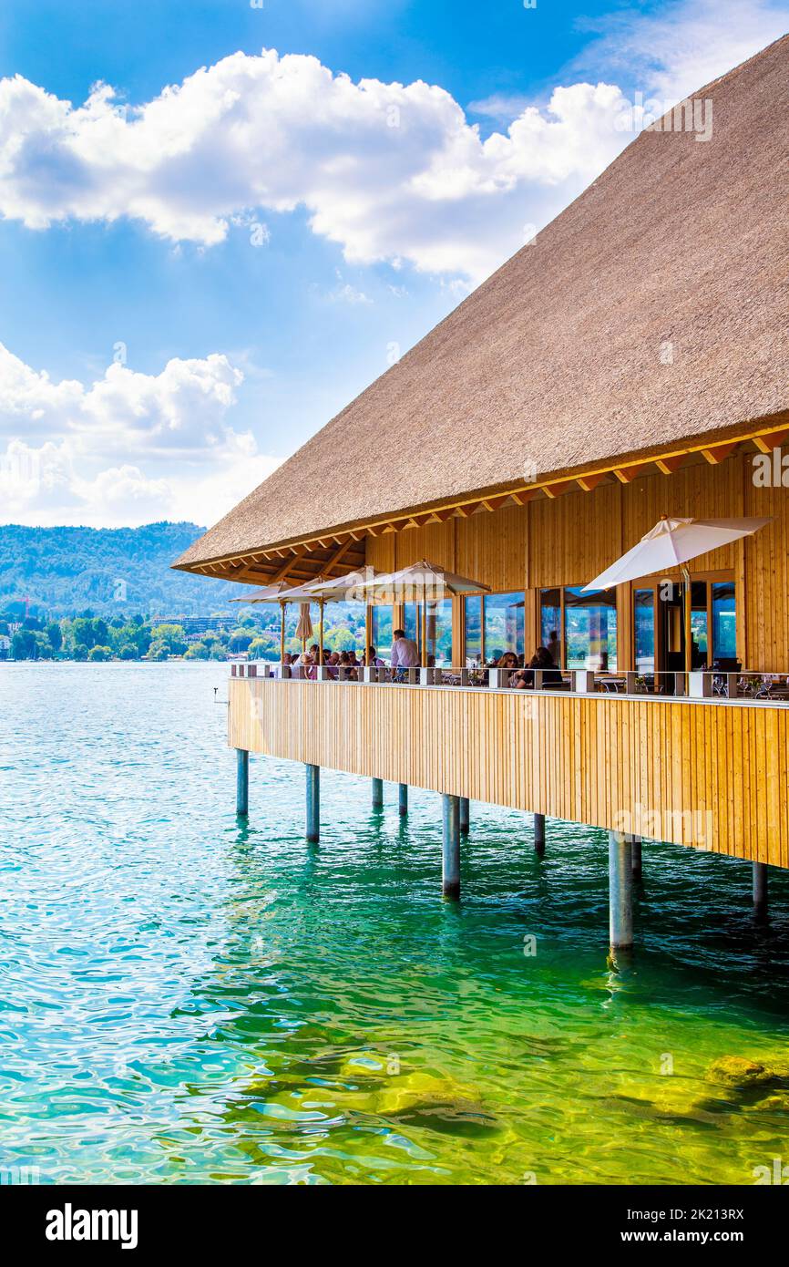 Restaurante Fischstube en Zürichhorn con vista al Lago Zurich, Zurich, Suiza Foto de stock