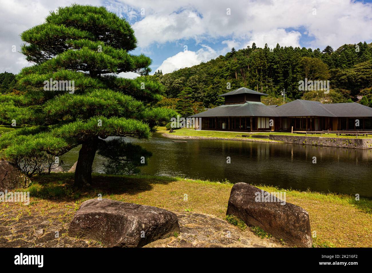 Shorakutei en Suirakuen - Este es un jardín en el estilo tradicional japonés que refleja la filosofía de Sadanobu Matsudaira de la jardinería. Esta garde Foto de stock