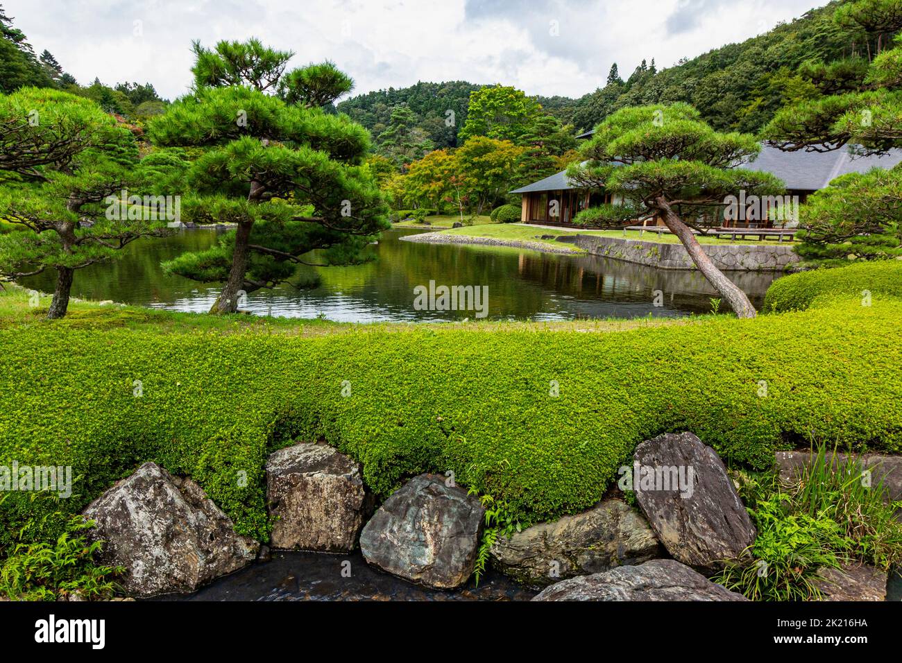 Suirakuen - Este es un jardín en el estilo tradicional japonés que refleja la filosofía de Sadanobu Matsudaira de la jardinería. Este jardín se encuentra en Foto de stock